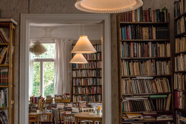 découvrez le charme du style nordique et ses éléments essentiels pour une décoration intérieure minimaliste et chaleureuse.