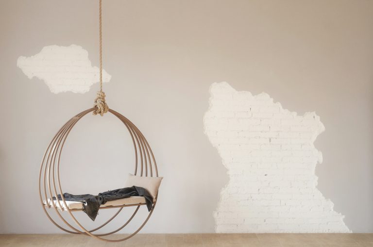 découvrez comment créer une décoration de chambre nordique chaleureuse et authentique avec nos inspirations et conseils de design intérieur.
